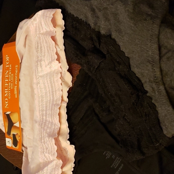 Warner's Blissful Benefits No Muffin 3Pk Hipster Panties in Gray/Black/Almond S - Picture 8 of 12